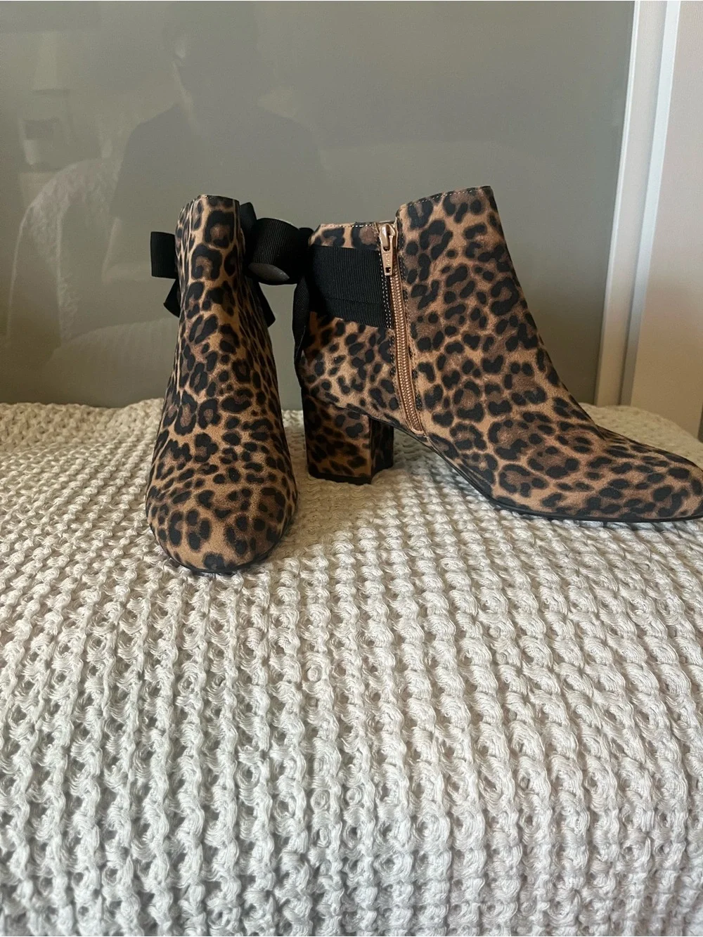Copper Key Leopard Print Ankle Booties Black Heel Bow Accent Size 8.5 539
